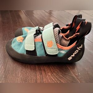 Evolve Electra Climbing Shoes Sz W5.5